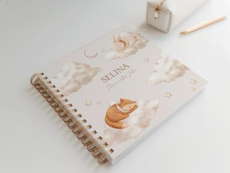 Babytagebuch 1. Lebensjahr, Personalisiert, Babybuch, Babyalbum, Erinnerungsbuch, Ringbuch Fotoalbum, erstes Lebensjahr, Wolken Tiere Beige