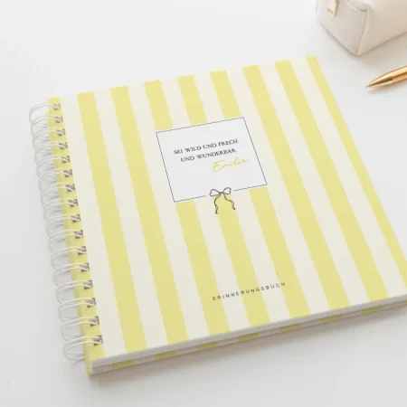 Personalisiertes Erinnerungsbuch für Baby, Kind mit leeren Seiten – Fotoalbum, Gästebuch, Kinderalbum, gelbe Streifen, Sommerparty